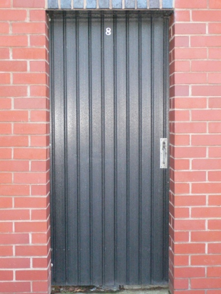 Recycled plastic gate made from mixed plastic tongue and groove